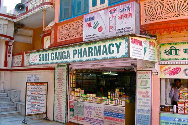 Et typisk ayurvedisk apotek i Indien.