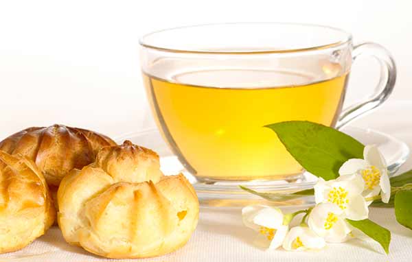 Grøn te er fulde sunde polyfenoler, der påvirker mange dele af din krop på en posiiv måde.