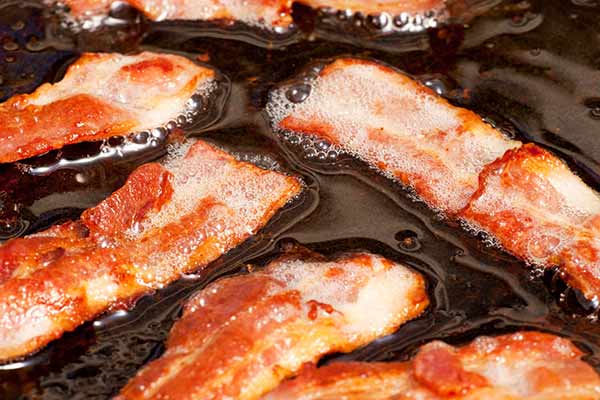Bacon steger i eget fedt