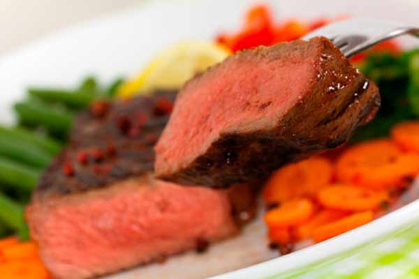 Rødt kød øger risikoen for nyresygdom og tilyneladende også nyrepatienters risiko for hjertekar-problemer. 