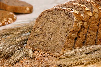 Brød og grøntsager er de vigtigste kilder til fibre.