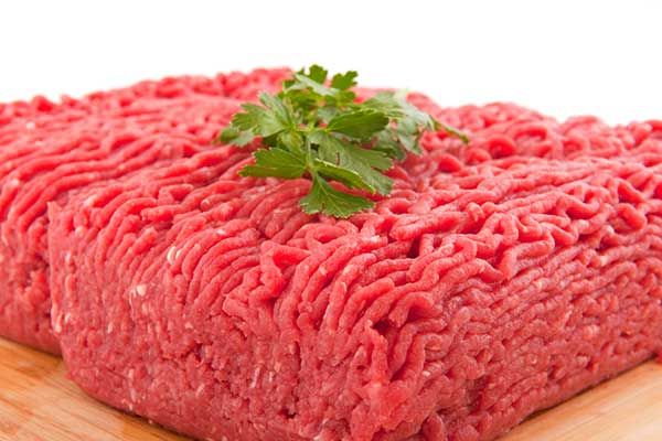 Jo mere kød forarbejdes - som hakkekød - des større er risikoen for at skadelige bakterier udvikler sig og øger risikoen for fedme, hjertekar-problemer og diabetes 2.